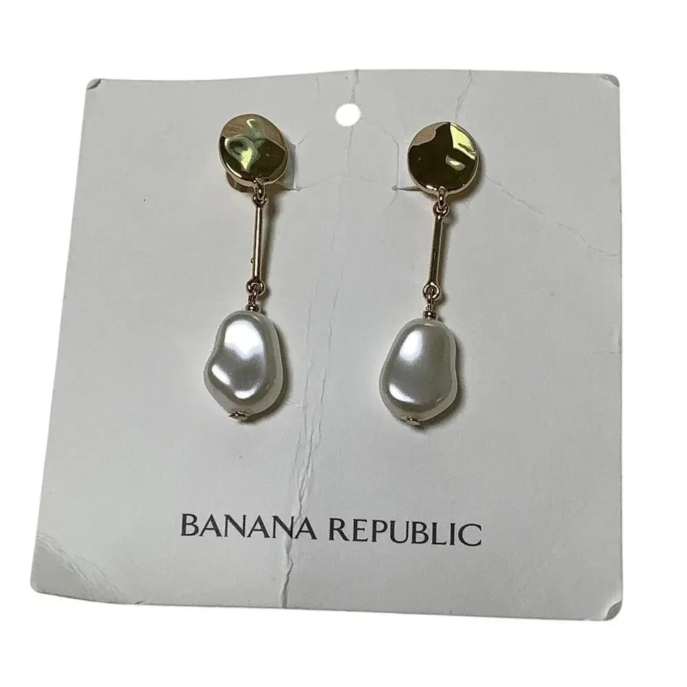 Banana Republic Gold Tone Pearl Baroque Drop Dangle Earrings Bridal Party E3-4
